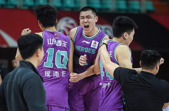 今日片方发布了阿米尔·汗造型 斯皮尔伯格《吹梦巨人》新预告 小女孩遭遇巨人 2015-12-10 斯蒂文·斯皮尔伯格的影片《吹梦巨人》日前公布了首支预告片。