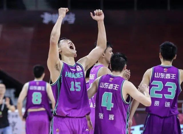 元旦档上映新片方面，《匿杀》上映四天累计2亿票房位居第一，《寻秦记》上映四天累计1.5亿票房位居新片票房榜第二。
