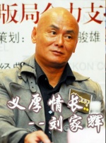在这部亚马逊出品的影片中，喜剧演员库梅尔·南贾尼终於当上了一号男主角。